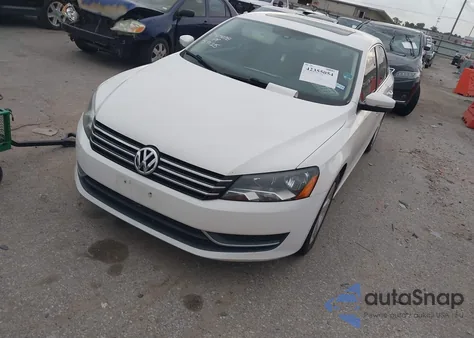 2013 Volkswagen Passat Se z USA, uszkodzony, nr VIN 1VWBH7A37DC068249